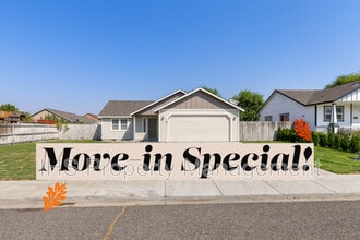 Building Photo - 5204 Desert Dove Loop