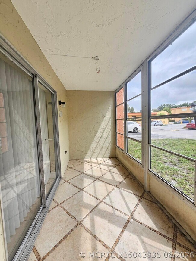 Building Photo - 4324 NW 9th Ave