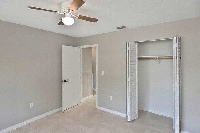 Building Photo - 2374 Dorsey Dr