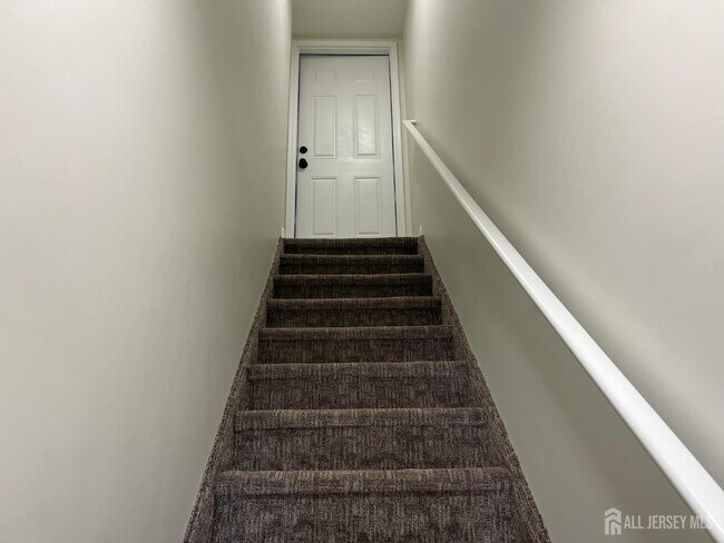 Building Photo - 33 Obert St