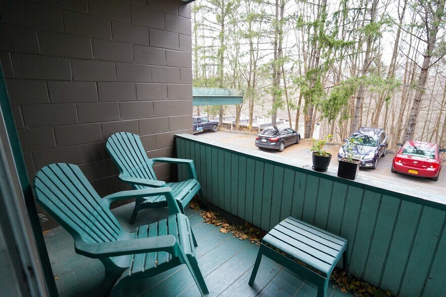 Building Photo - 2 Charles St