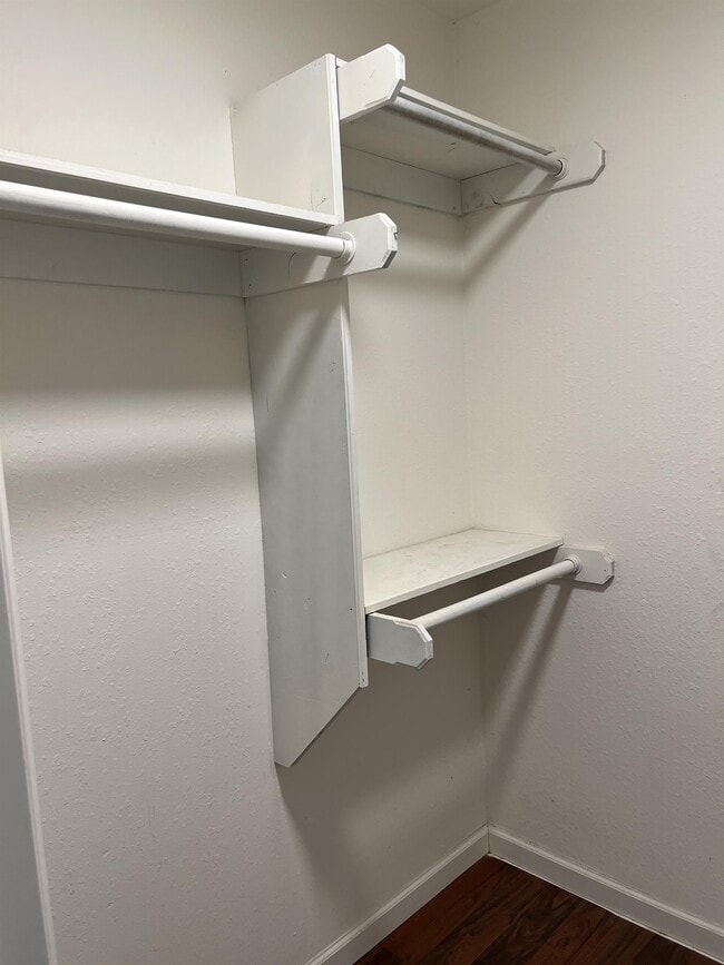 Building Photo - 2241 Donna Dr