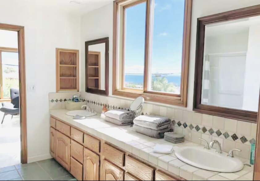 Building Photo - 6300 Zuma Mesa Dr