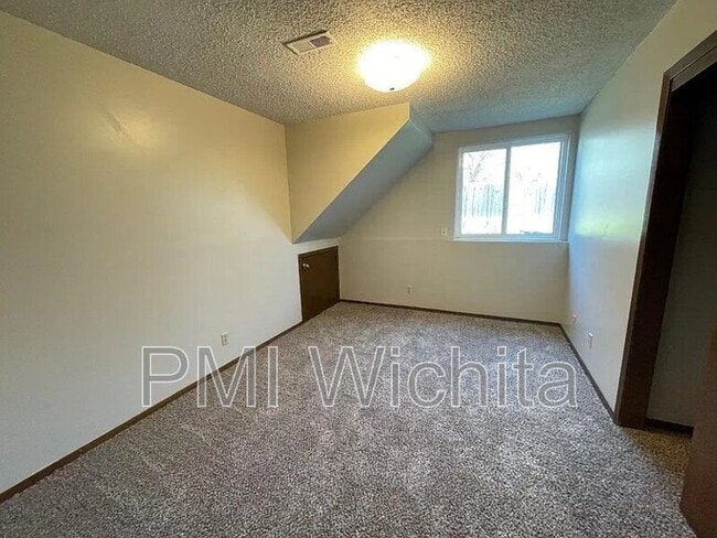 Building Photo - 1730 S Beech Ct