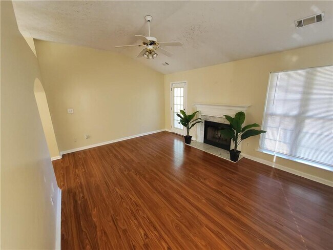 Building Photo - 5450 Twin Lakes Dr