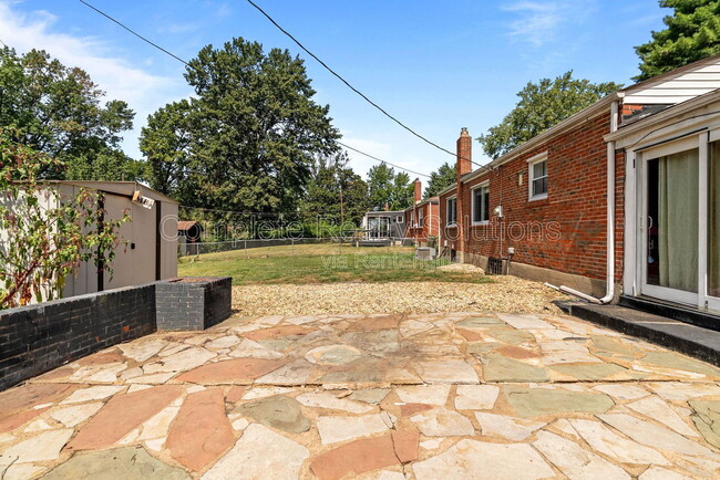 Building Photo - 1225 Buck Ave