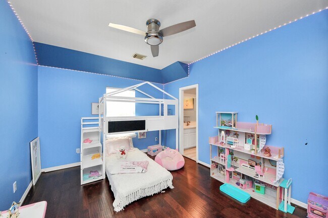 Building Photo - 17314 Pinecreek Hollow Ln