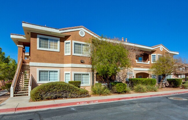 Building Photo - Beautiful / Spacious / Two Bedroom Condo /...