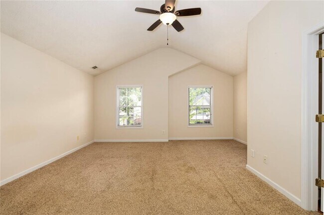 Building Photo - 663 Lakes Cir