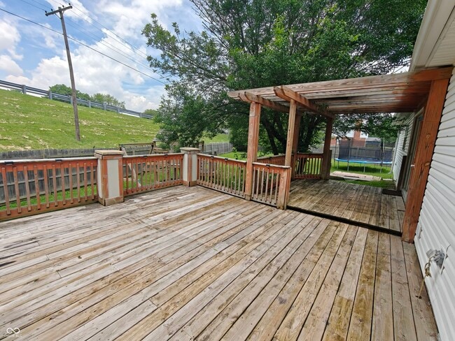 Building Photo - 802 Fern Dr
