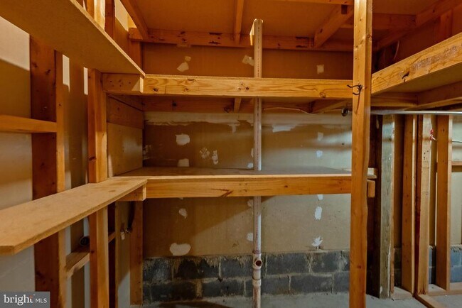 Building Photo - 215 Lynn Manor Dr
