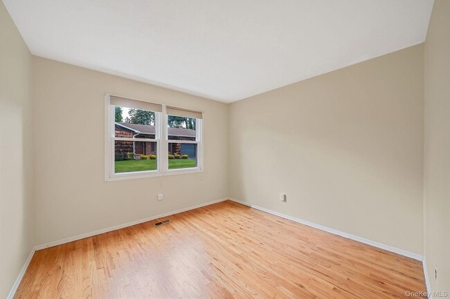 Building Photo - 386A Glen Cove Ave
