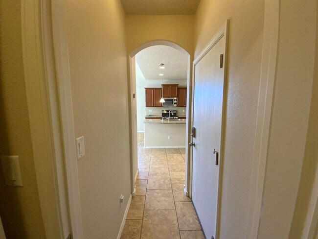Building Photo - 4 Bedroom Home Available Near Golf Course ...