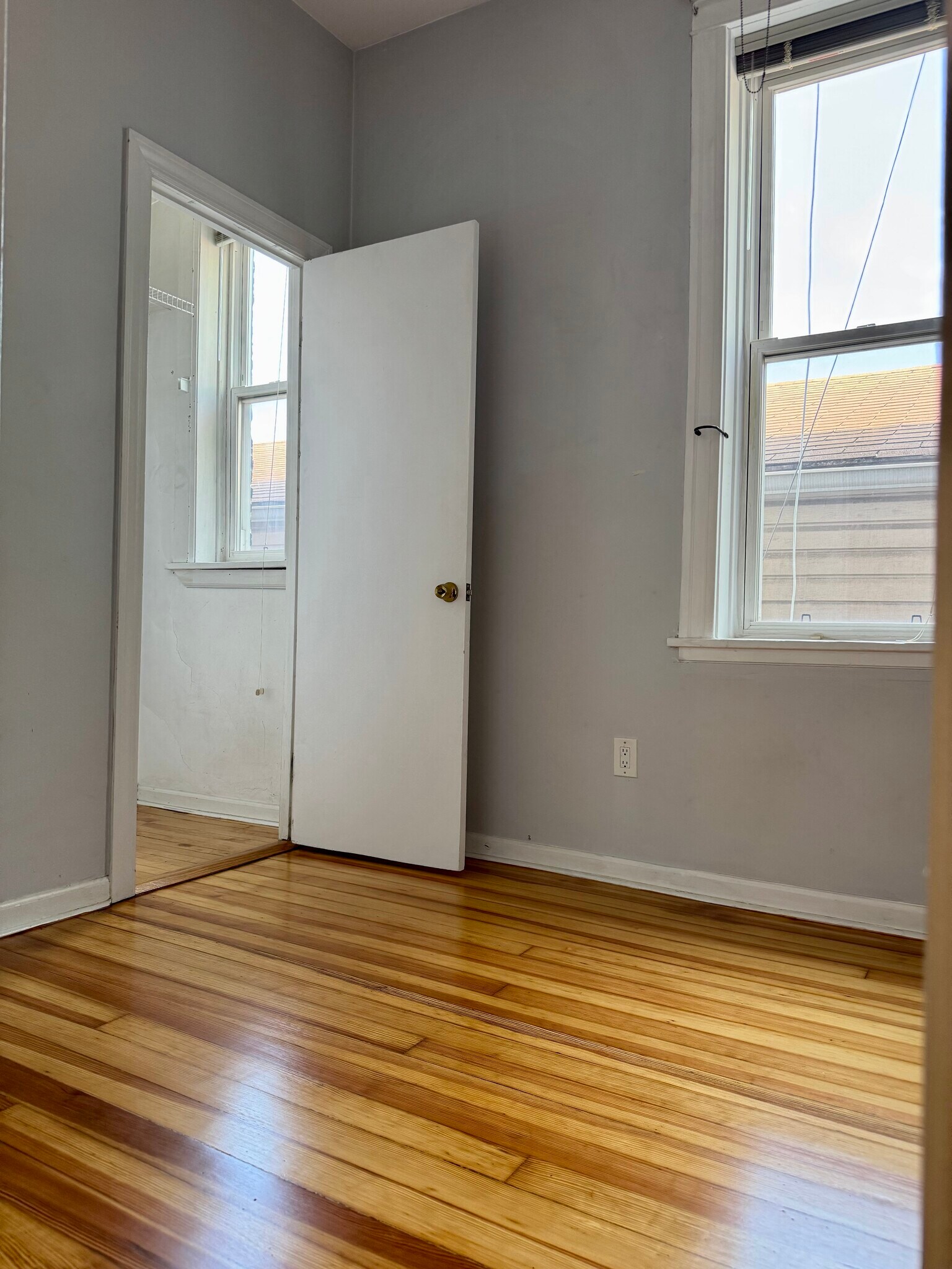 2nd floor - 1833 N Sawyer Ave