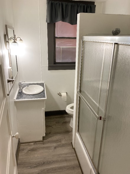 Building Photo - 420 High St