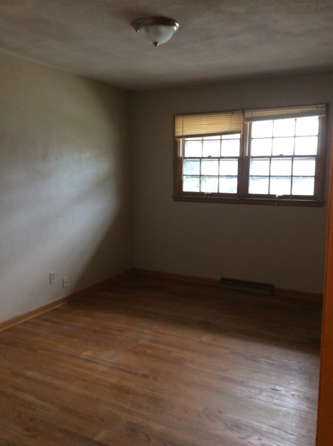 Building Photo - 1624 Eastmoreland Ave