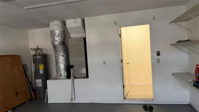 Building Photo - 10216 Oasis Palm Dr