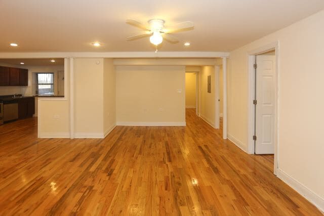 Building Photo - 1120 W Oakdale Ave