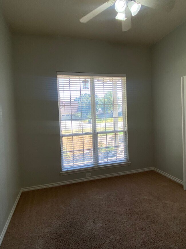 Building Photo - 4 BEDROOM IN RED ROCK, BELTON ISD