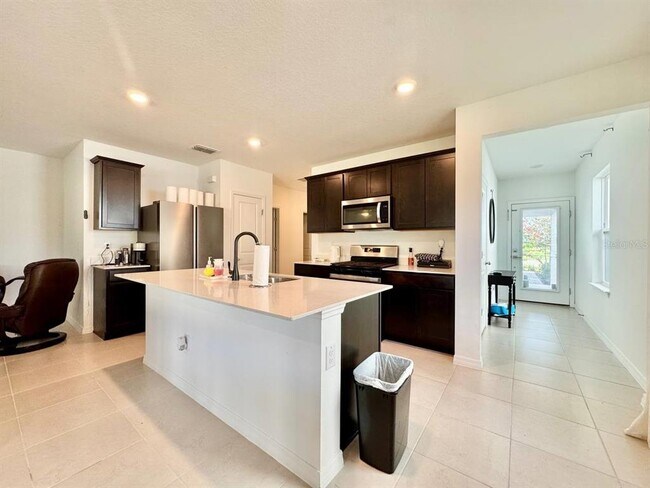 Building Photo - 20659 Drake Elm Dr
