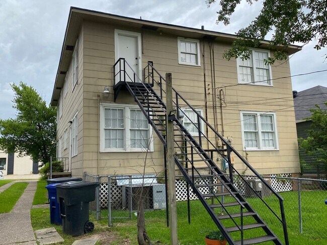 Building Photo - 2BR South Highlands Apt by Byrd High School - Downstairs Unit