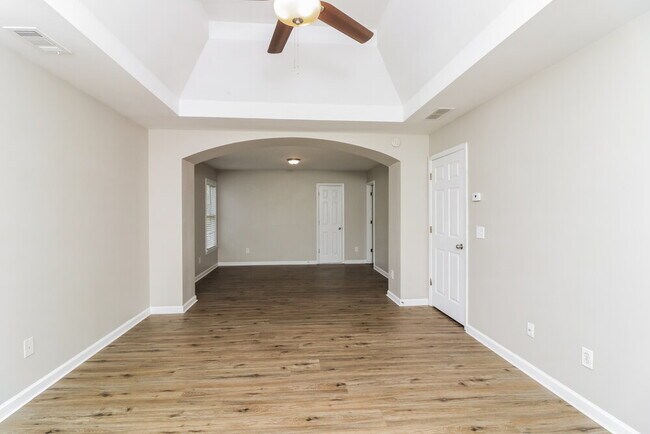 Building Photo - 503 Millside Tr