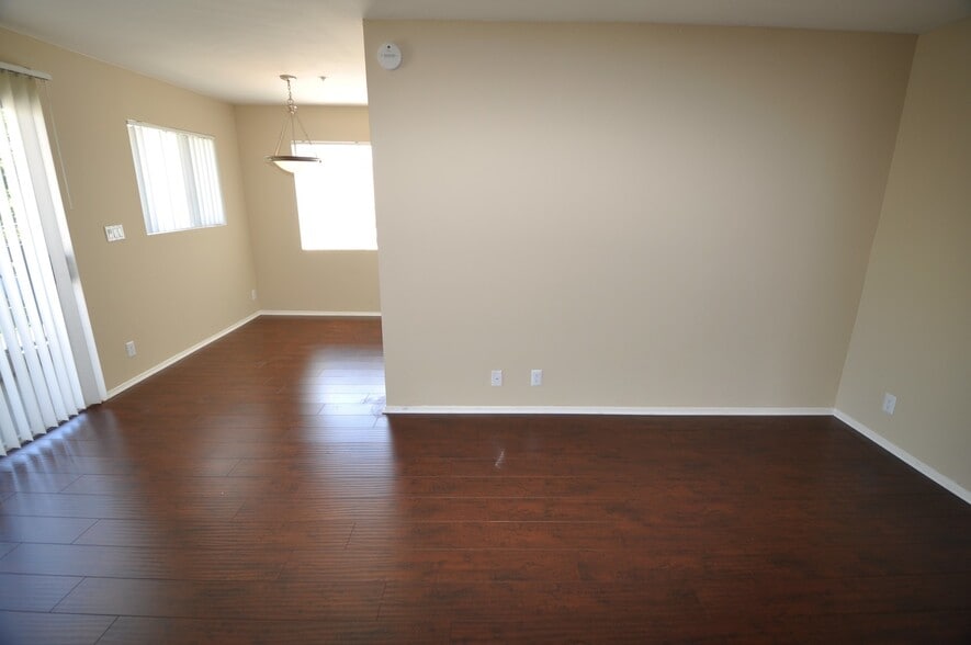 Building Photo - 5002 Tujunga Ave