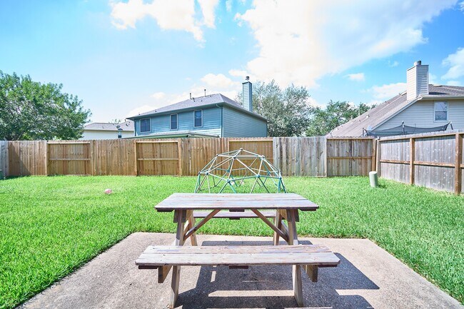 Building Photo - 4204 Seminole Dr