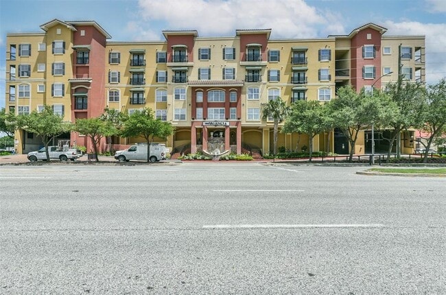 Building Photo - 1711 Old Spanish Trail