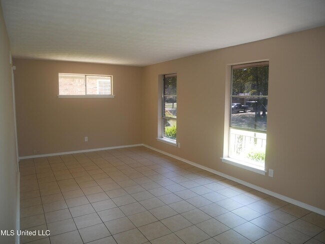 Building Photo - 1416 Vicksburg Dr