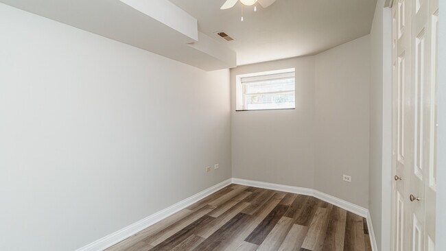 Building Photo - 3710 W Wrightwood Ave