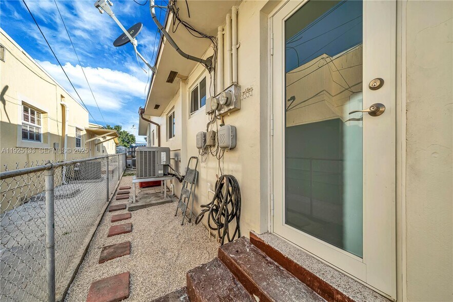 Building Photo - 3471 SW 3rd St