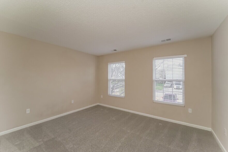 Building Photo - 2320 Highland Park Dr