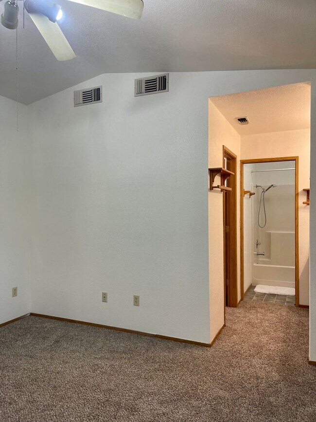 Building Photo - 5356 Vly Rdg Dr