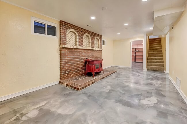 Building Photo - 34 N Garland Ave