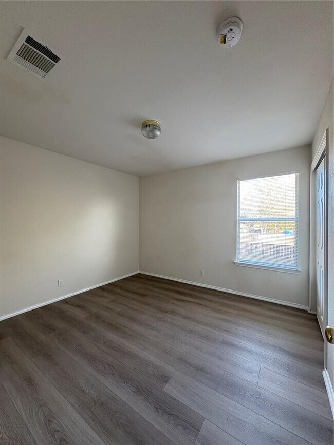 Building Photo - 14304 Sarah Ann Dr