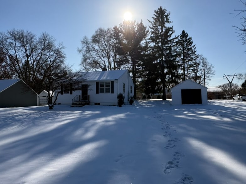 Building Photo - 870 Wagon Wheel Trail