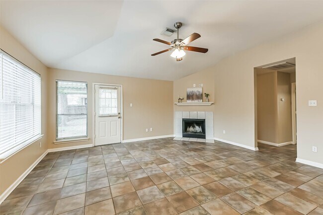 Building Photo - 10926 Waterview Cir