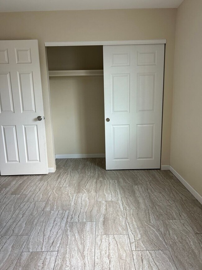 Building Photo - Peoria 2 bed/2 bath house