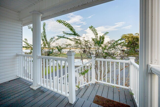 Building Photo - 1102 Stanfield Point Rd