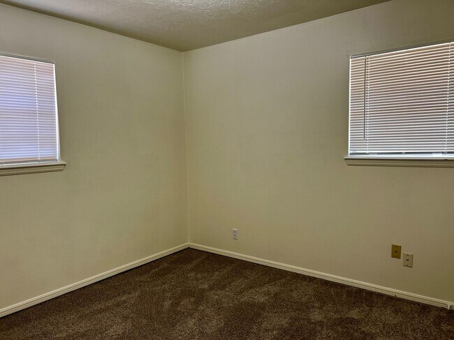 Building Photo - 1420 Beaumont St