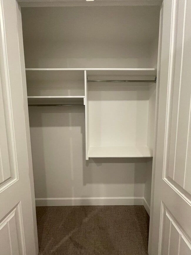 Building Photo - Italian Villages | 1-Bedroom, 1-Bath Basement Unit