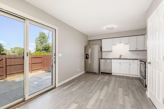 Building Photo - 1865 Willoway Cir N