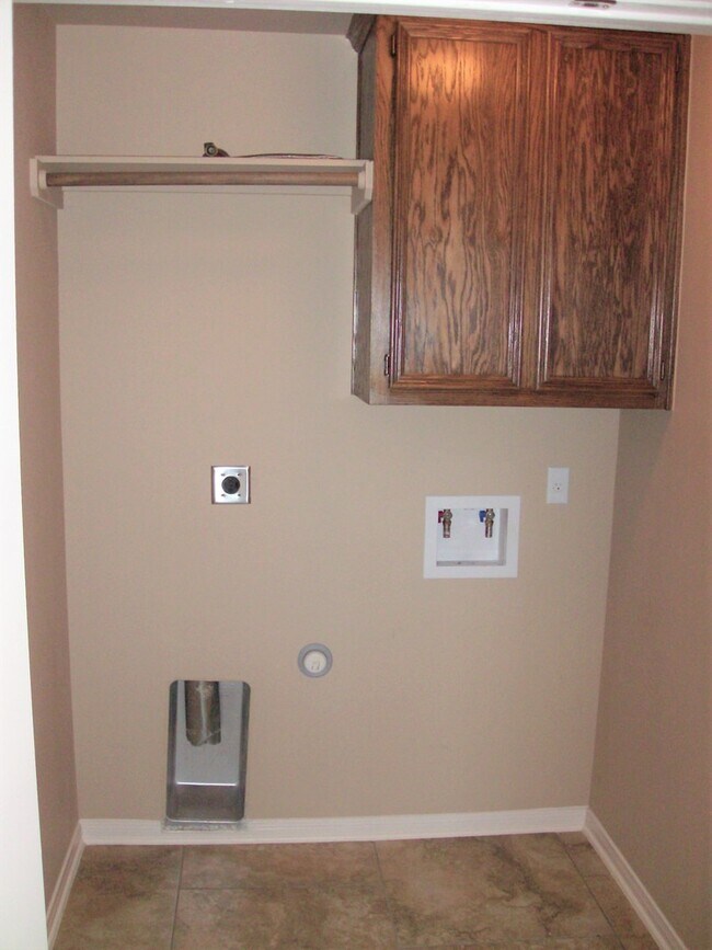 Building Photo - 3/2 Duplex off Bunny Trail Killeen - Text 201-231-7228 for more details