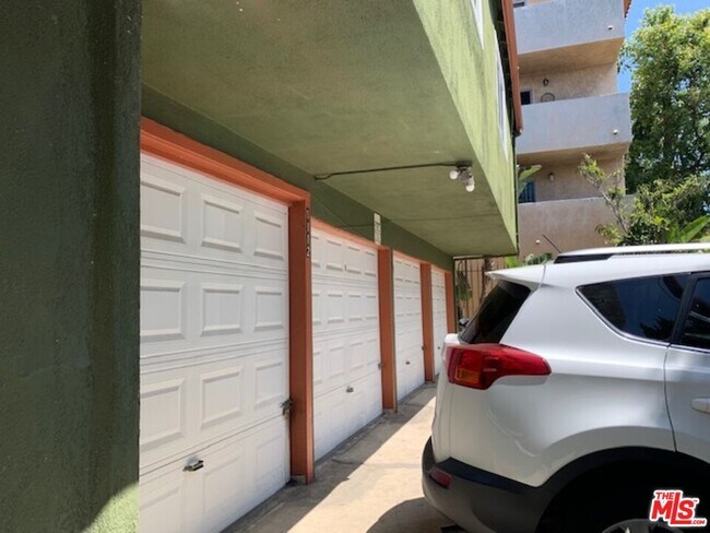 Building Photo - 1112 Ocean Park Blvd