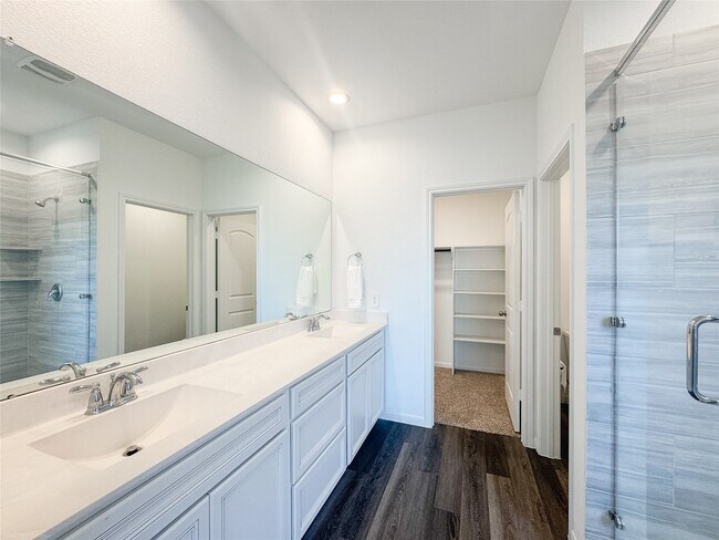 Building Photo - 519 Newcomb Holw Dr