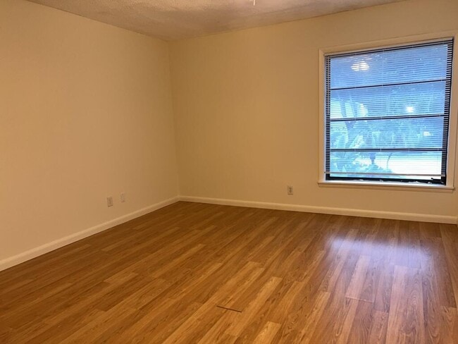Building Photo - 3094 Bermwood Ln