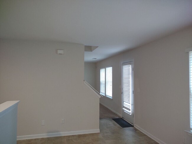 Building Photo - Super Four bedroom home in Northeast Columbia!