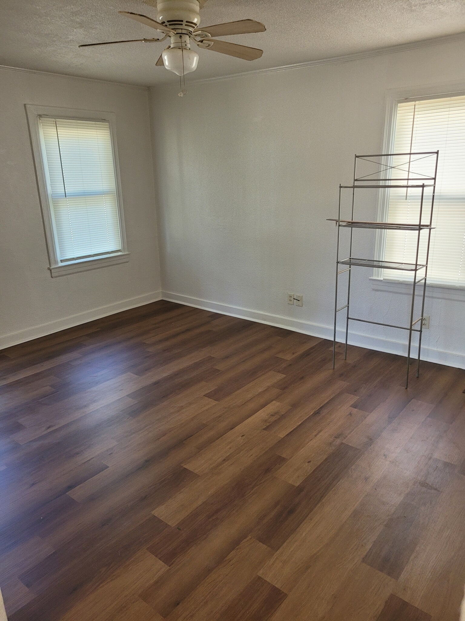 Building Photo - 516 Longfield Ave