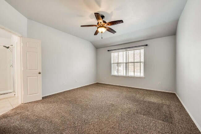 Building Photo - Gorgeous 3 Bed, 2 full bath gem located in the heart of the sought-after Chadwick Farms